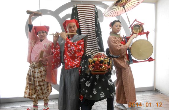 太鼓の音色で会場を盛り上げる | 大阪を中心にイベントを大道芸で盛り上げる花吹雪一座
