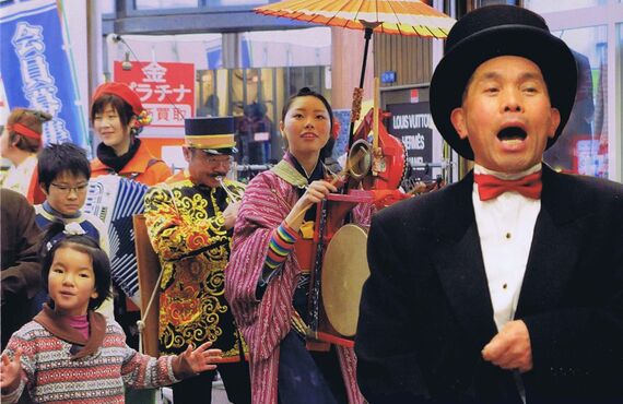 盛り上げ役を安い価格でお引き受け | 大阪を中心にイベントを大道芸で盛り上げる花吹雪一座